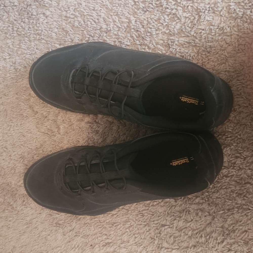 Black non slip shoes